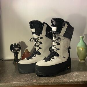 Shasta Boot by Ugg NWOT